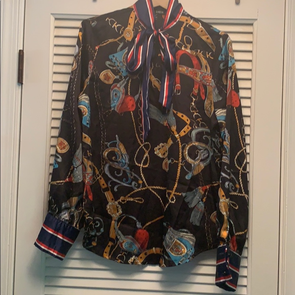 Silk blend fashion blouse with neck tie compliment